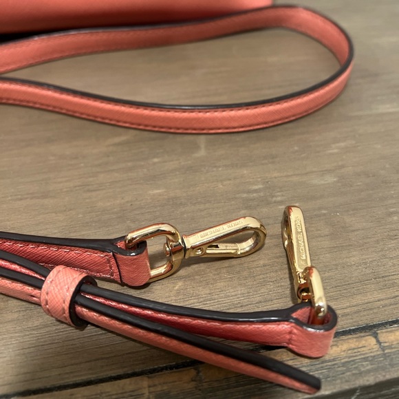 Medium size Michael Kors bag - Picture 10 of 13